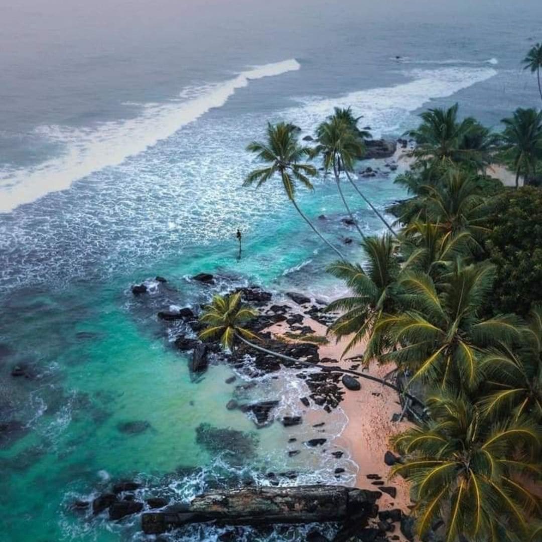 Plage d'Unawatuna - détente en mer turquoise lors du voyage immersif au Sri Lanka