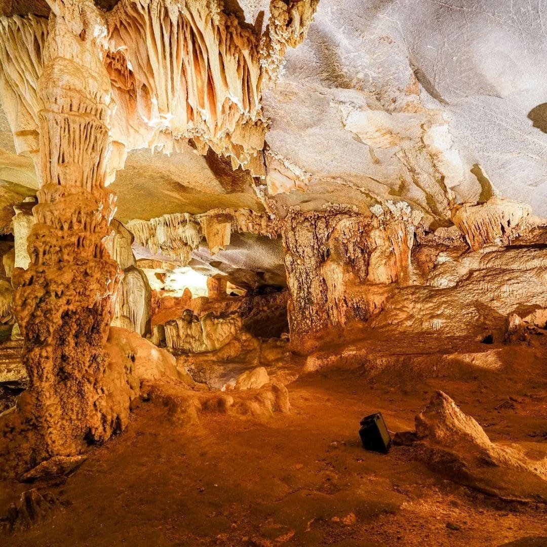 Tai chi sur la jonque, grottes de Thien Canh Son, train couchette Hanoï–Huế, Vietnam